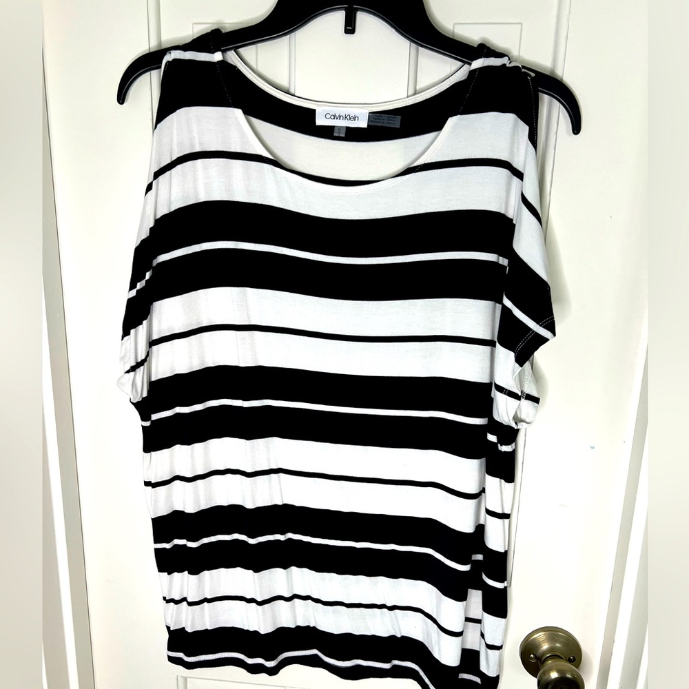 Calvin Klein Cold Shoulder Top - size medium